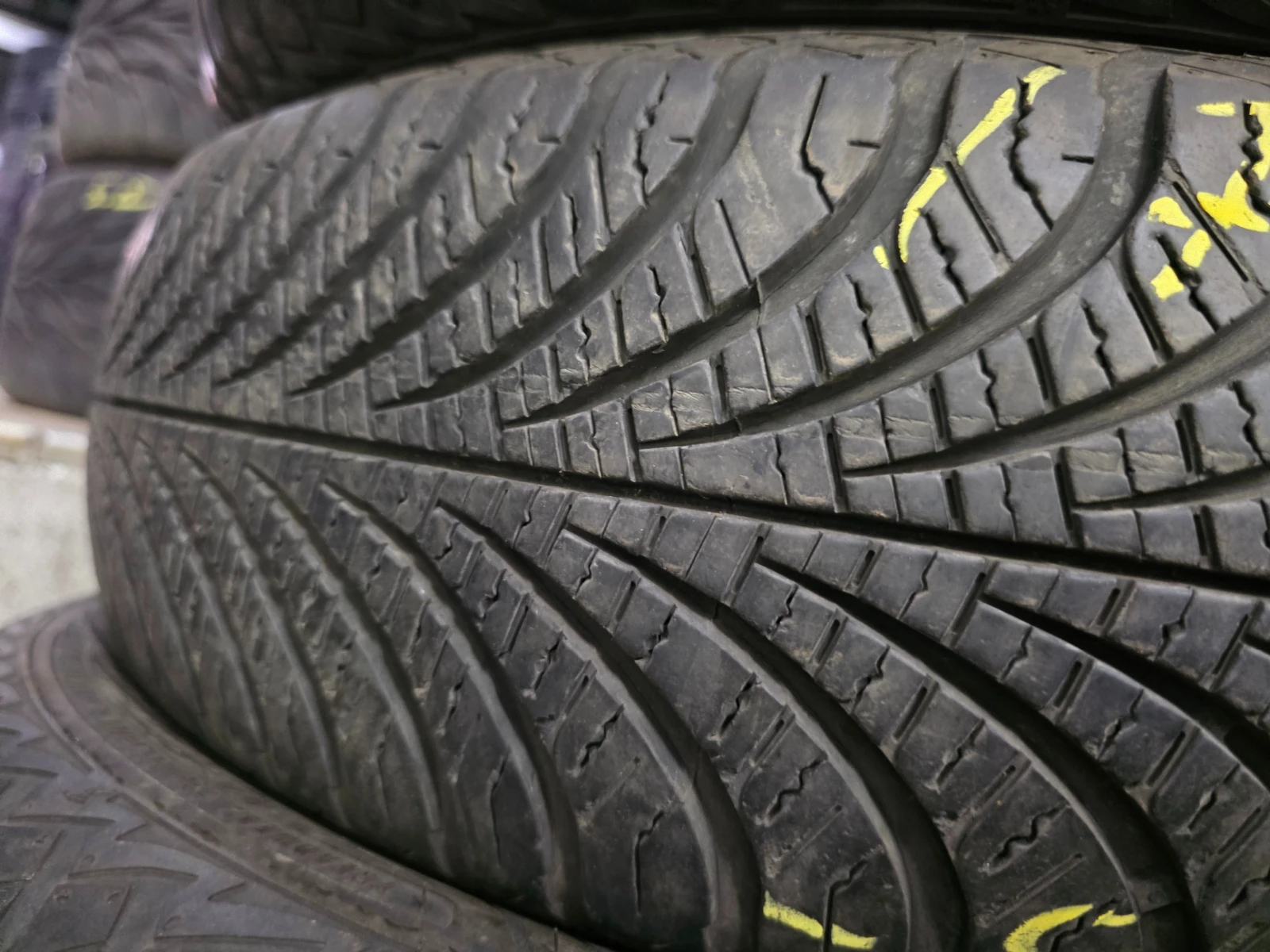 Гуми Всесезонни 175/80R14, снимка 3 - Гуми и джанти - 55497277