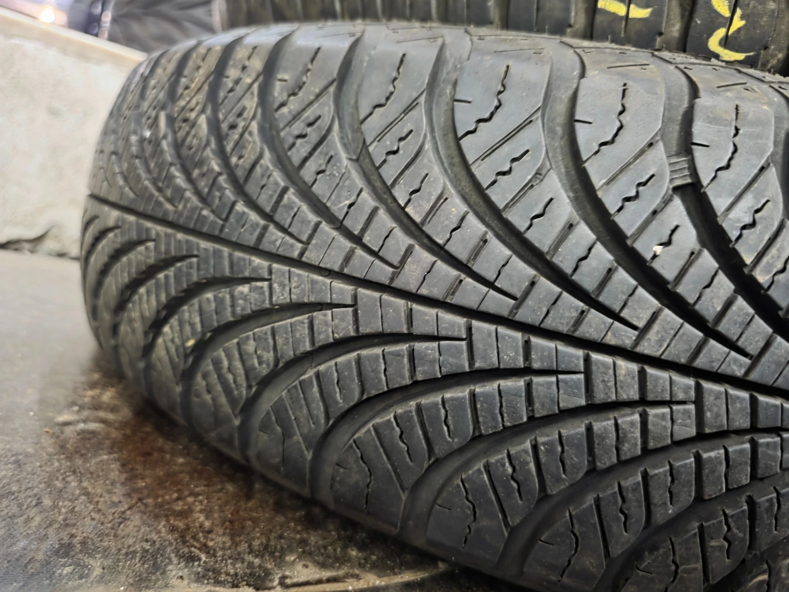 Гуми Всесезонни 175/80R14, снимка 4 - Гуми и джанти - 55497277