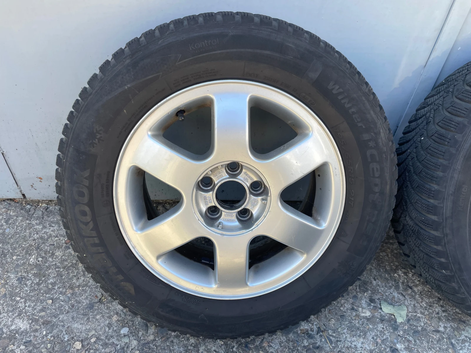 Гуми с джанти Hankook 195/65R15, снимка 2 - Гуми и джанти - 56201003