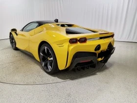 Обява за продажба на Ferrari SF 90 STRADALE/TWO-TONE/CERAMIC/CARBON/JBL/LIFT/ CAMERA/ ~ 477 336 EUR - изображение 6