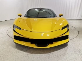 Обява за продажба на Ferrari SF 90 STRADALE/TWO-TONE/CERAMIC/CARBON/JBL/LIFT/ CAMERA/ ~ 477 336 EUR - изображение 1