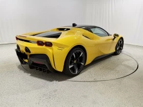 Обява за продажба на Ferrari SF 90 STRADALE/TWO-TONE/CERAMIC/CARBON/JBL/LIFT/ CAMERA/ ~ 477 336 EUR - изображение 7