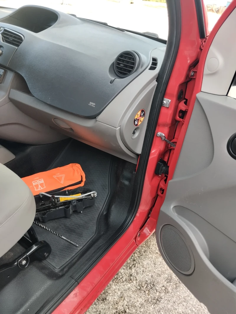 Renault Kangoo, снимка 13 - Автомобили и джипове - 48034361