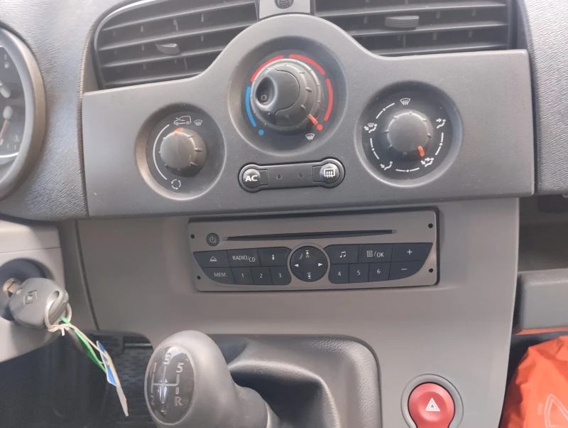 Renault Kangoo, снимка 8 - Автомобили и джипове - 48034361