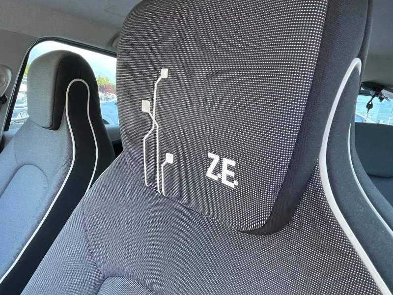 Renault Zoe Intens, снимка 10 - Автомобили и джипове - 48603311