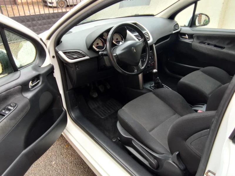 Peugeot 207 1.6 HDI, снимка 6 - Автомобили и джипове - 49533860