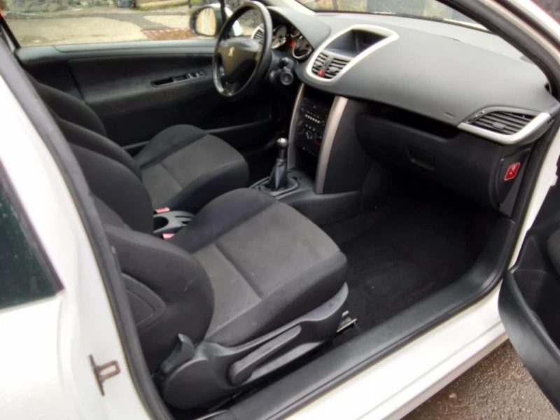 Peugeot 207 1.6 HDI, снимка 9 - Автомобили и джипове - 49533860