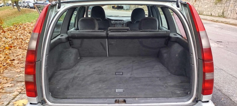 Volvo V70, снимка 8 - Автомобили и джипове - 52318185