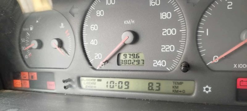 Volvo V70, снимка 10 - Автомобили и джипове - 52318185