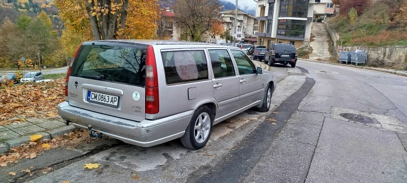 Volvo V70, снимка 3 - Автомобили и джипове - 52318185