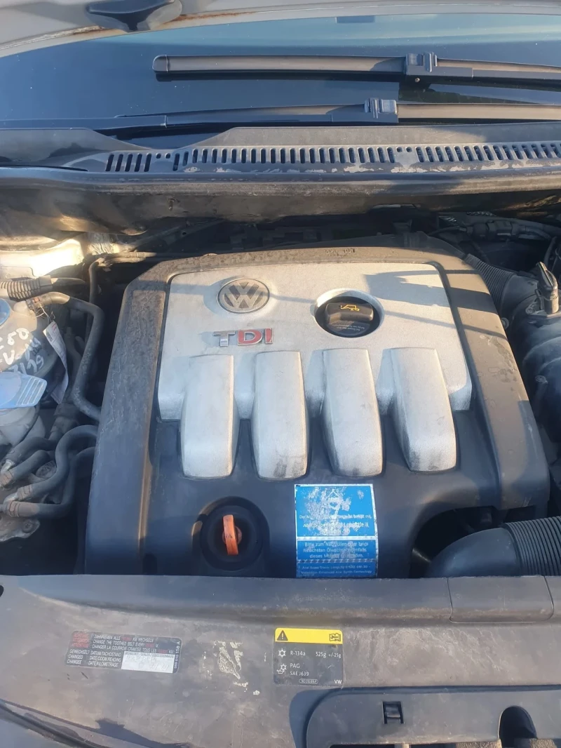 VW Touran TDI, снимка 10 - Автомобили и джипове - 52740878