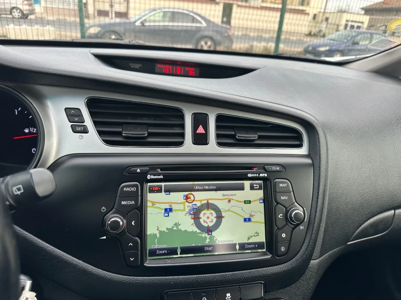 Kia Ceed 1.6 CRDI, снимка 15 - Автомобили и джипове - 52768495