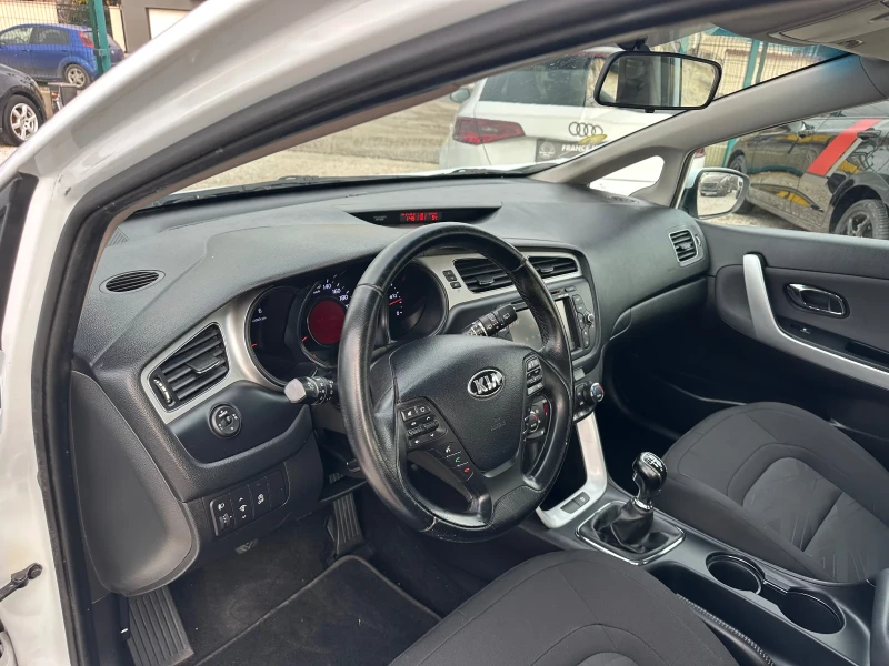 Kia Ceed 1.6 CRDI, снимка 9 - Автомобили и джипове - 52768495