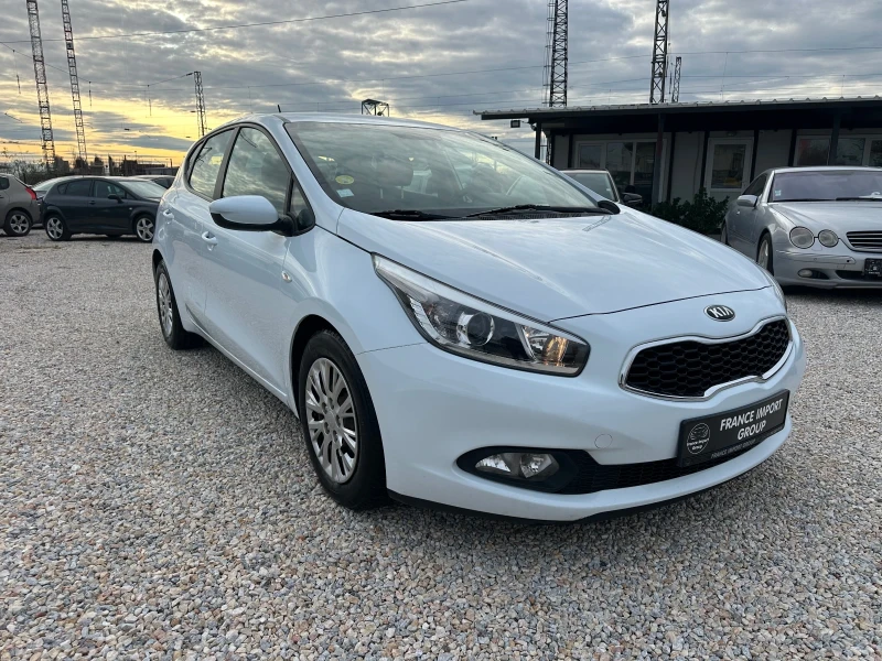 Kia Ceed 1.6 CRDI, снимка 8 - Автомобили и джипове - 52768495