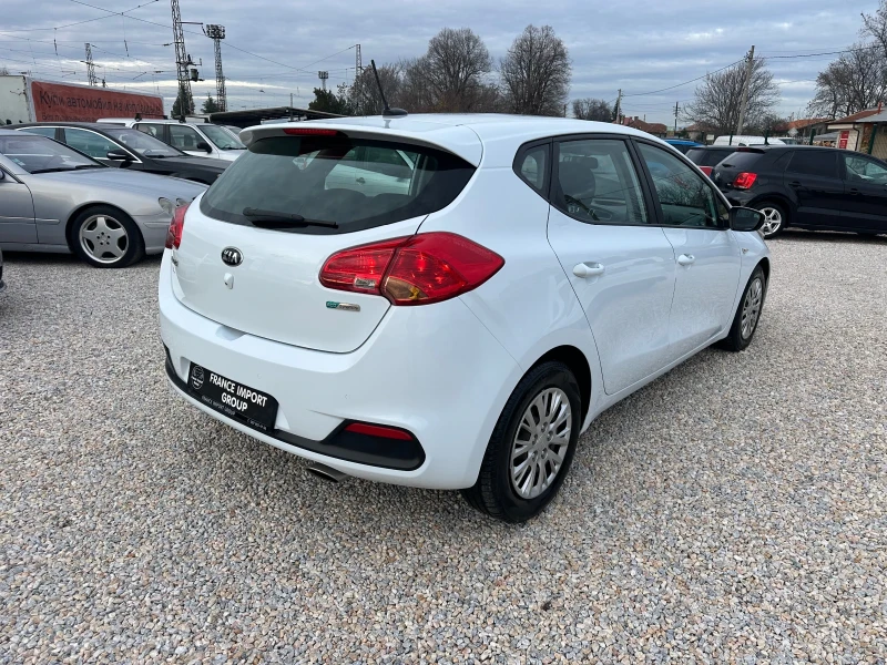 Kia Ceed 1.6 CRDI, снимка 6 - Автомобили и джипове - 52768495