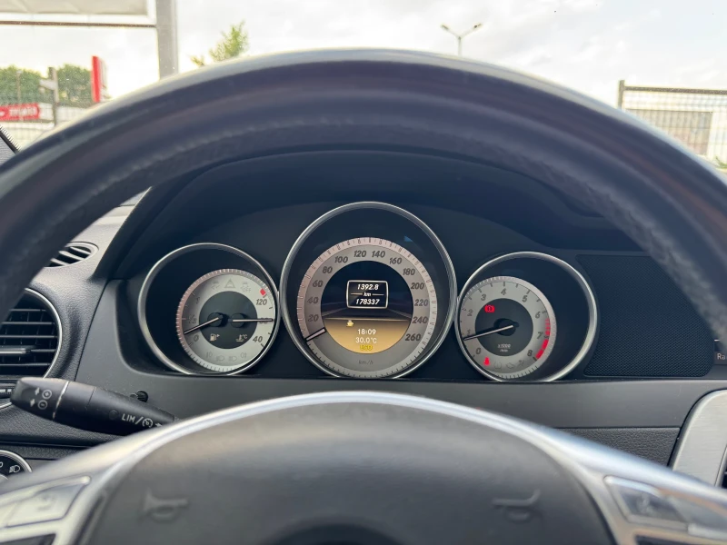 Mercedes-Benz C 180 AMG-PANO-, снимка 12 - Автомобили и джипове - 53593118