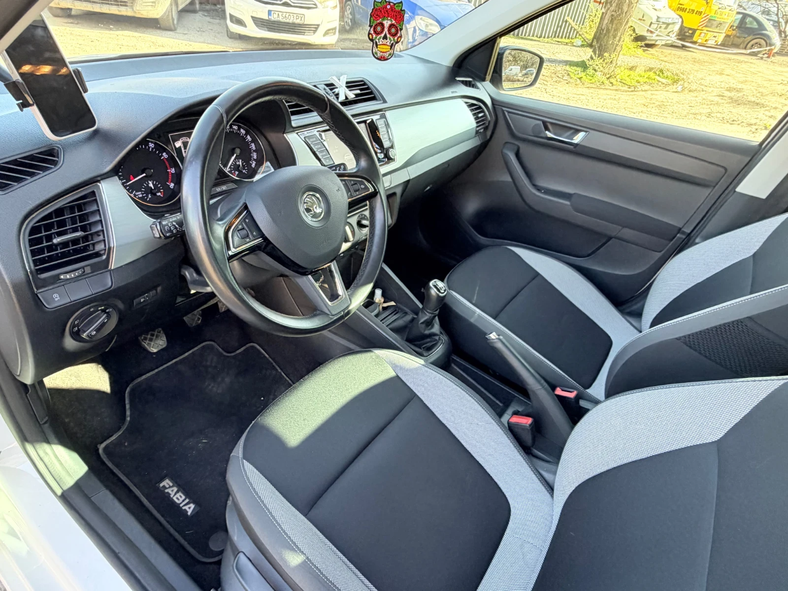 Skoda Fabia Black&White, снимка 9 - Автомобили и джипове - 53799441