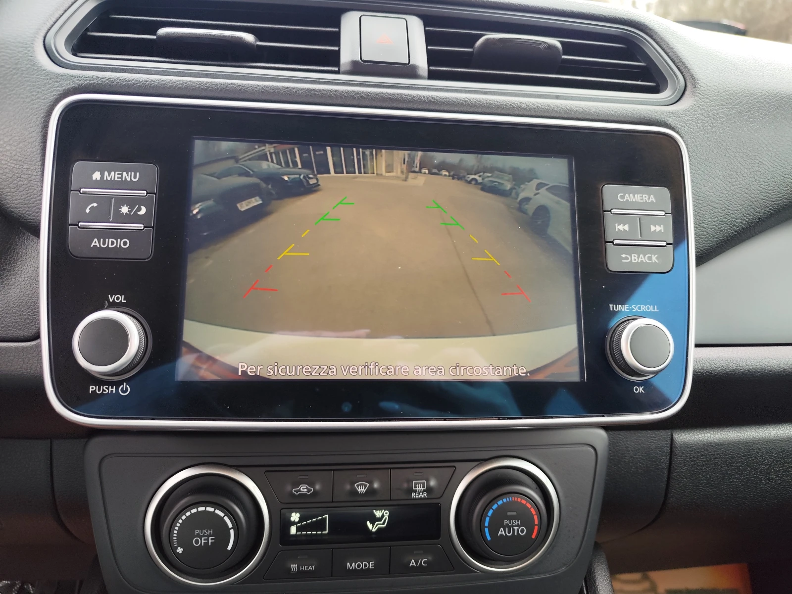 Nissan Leaf  АВТОМАТИК* 40KWh* LED* CAMERA* LANE ASSIST* , снимка 9 - Автомобили и джипове - 53896877