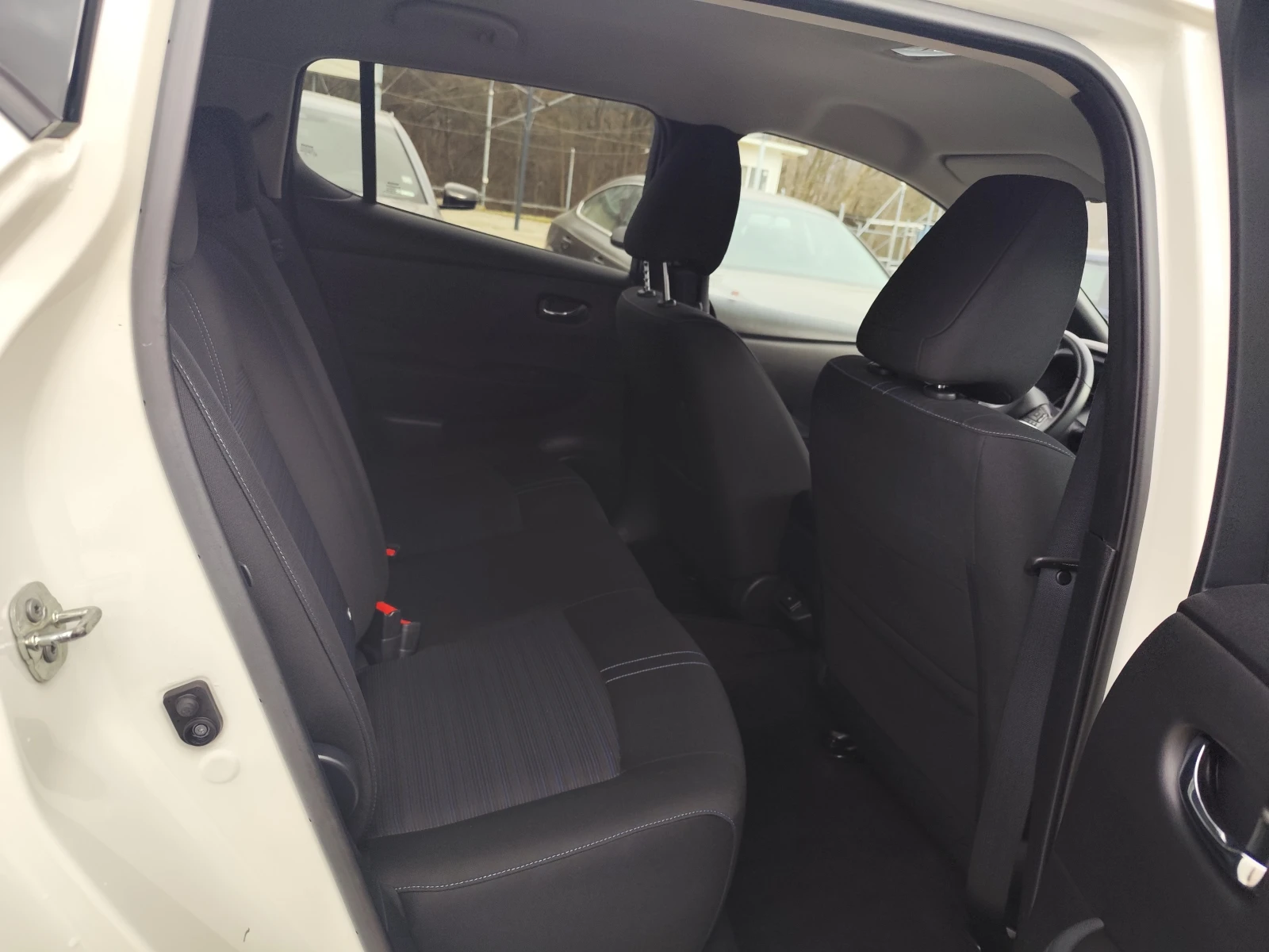 Nissan Leaf  АВТОМАТИК* 40KWh* LED* CAMERA* LANE ASSIST* , снимка 12 - Автомобили и джипове - 53896877