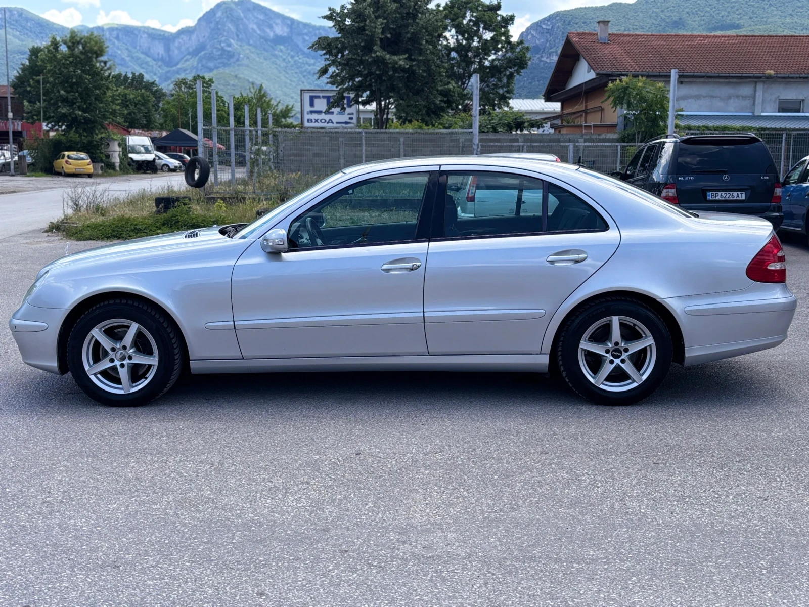 Mercedes-Benz E 280 3.0 V6 4Matic , снимка 2 - Автомобили и джипове - 54853168
