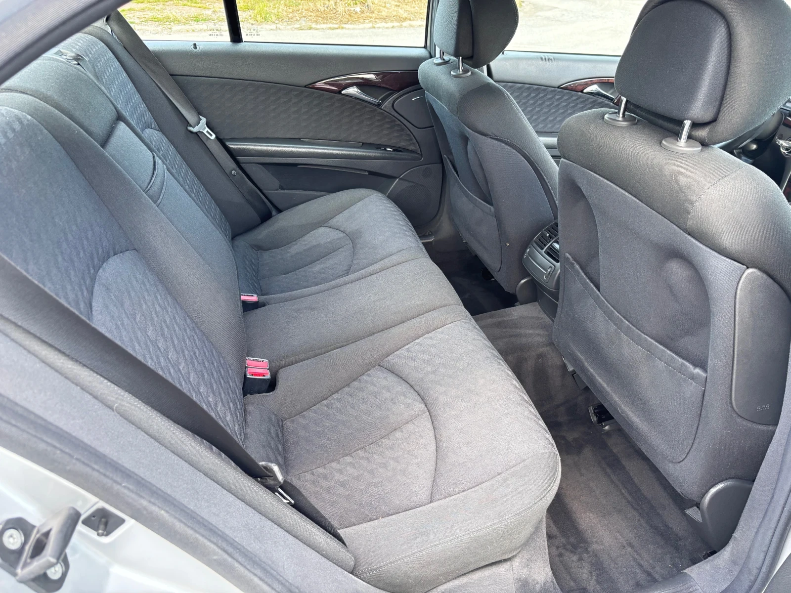 Mercedes-Benz E 280 3.0 V6 4Matic , снимка 16 - Автомобили и джипове - 54853168