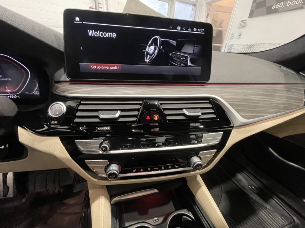BMW 530 i  xDrive M-Pack , снимка 10 - Автомобили и джипове - 54969955