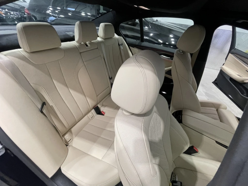 BMW 530 i  xDrive M-Pack , снимка 14 - Автомобили и джипове - 54969955