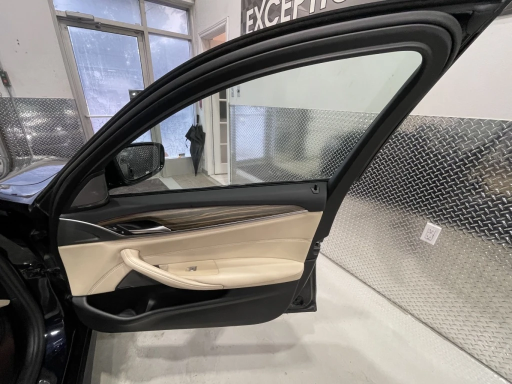 BMW 530 i  xDrive M-Pack , снимка 12 - Автомобили и джипове - 54969955