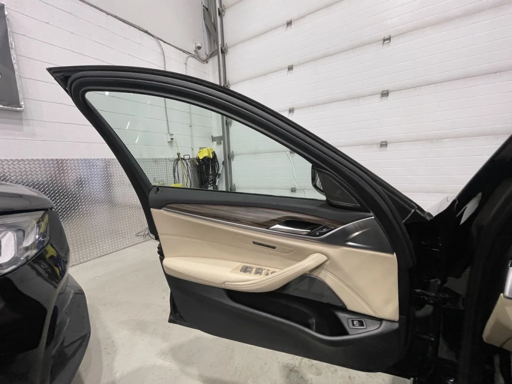 BMW 530 i  xDrive M-Pack , снимка 11 - Автомобили и джипове - 54969955