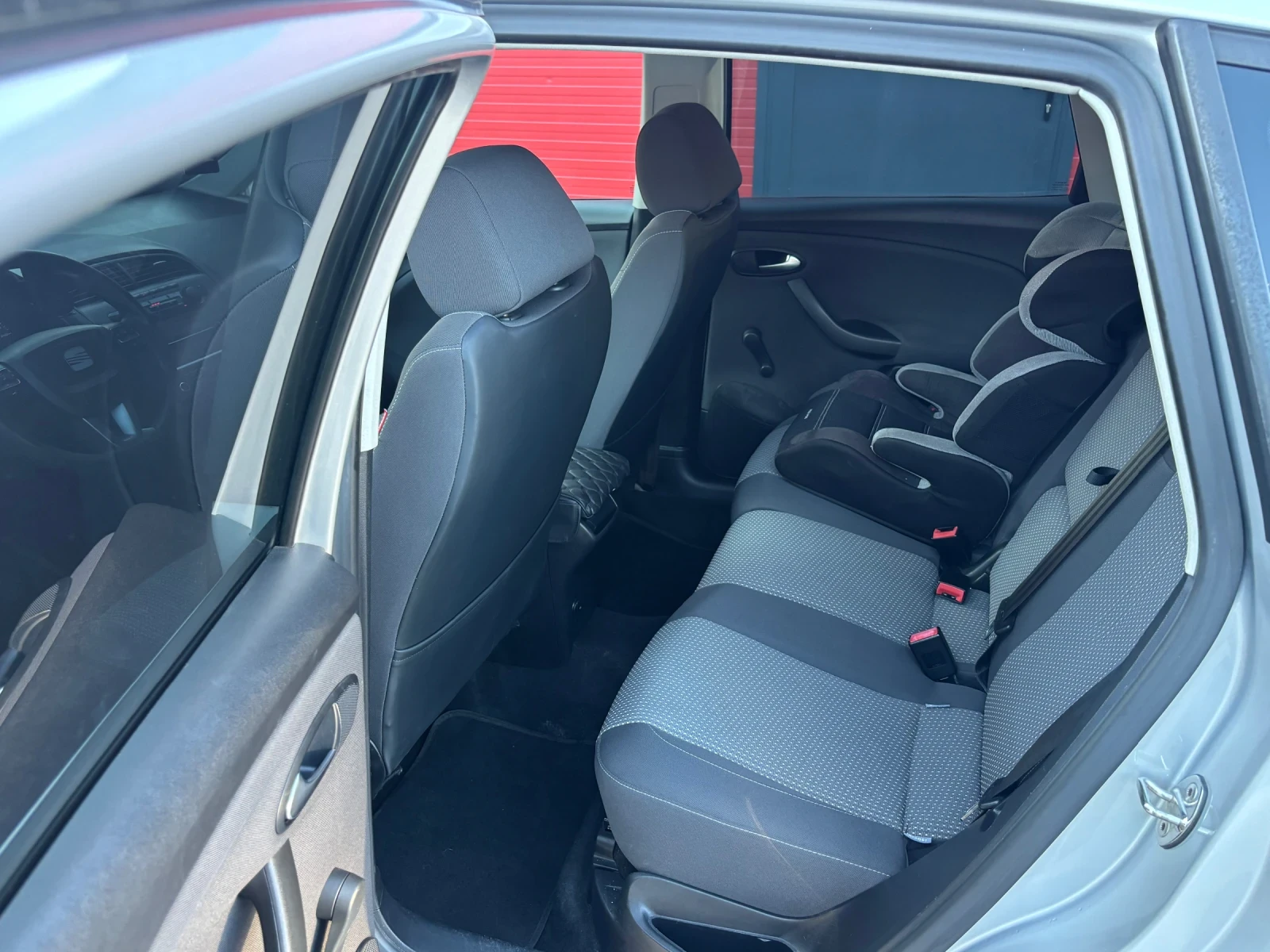 Seat Altea 1.6 TDI 105, снимка 10 - Автомобили и джипове - 55077358