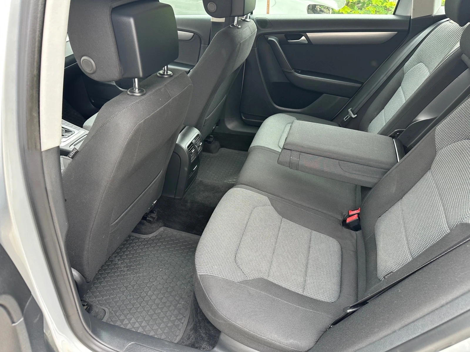 VW Passat, снимка 8 - Автомобили и джипове - 55396361