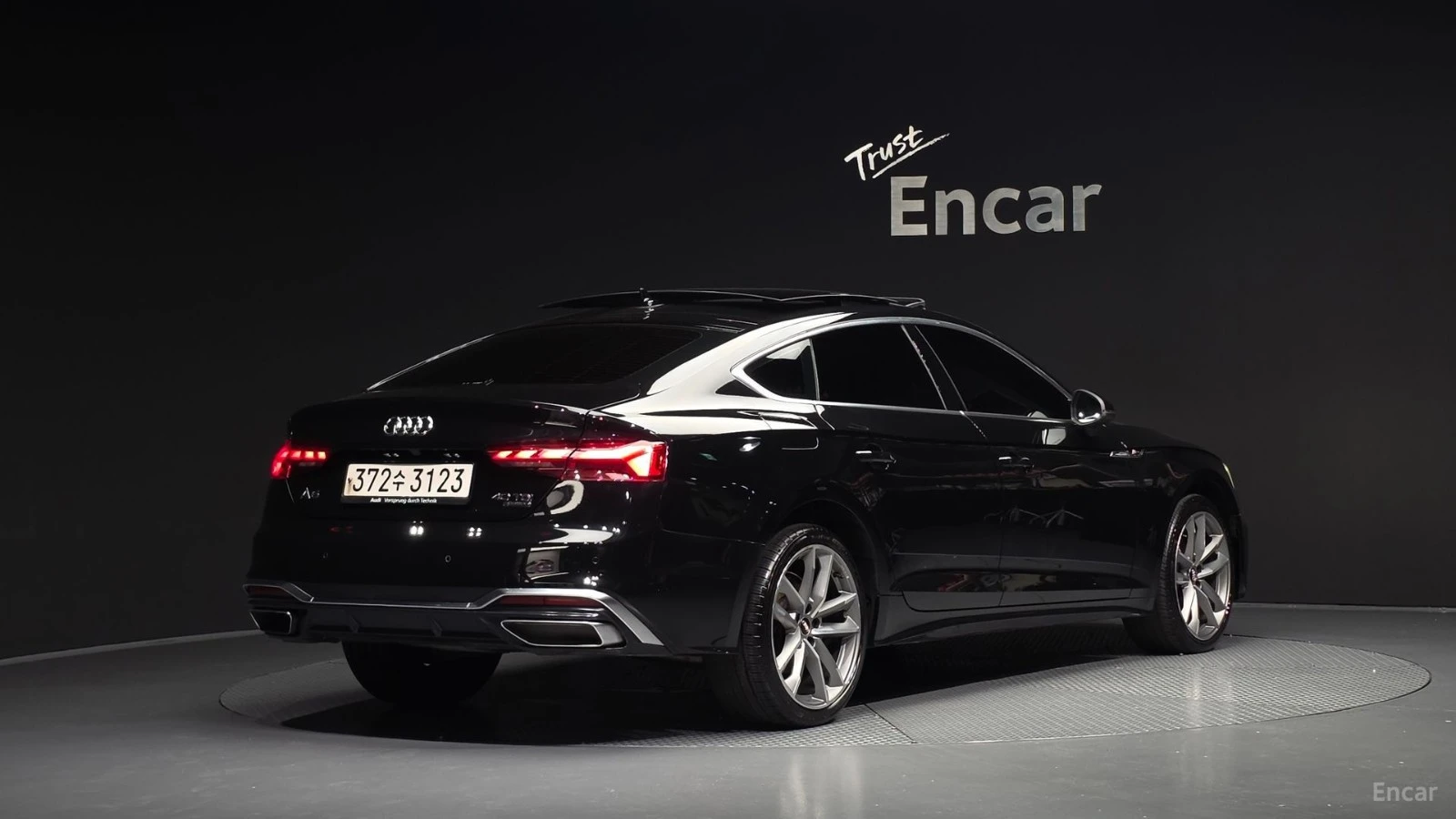 Audi A5 QUATTRO* PREMIUM* SPORTSBACK* DISTRONIC* ОБДУХВАНЕ, снимка 2 - Автомобили и джипове - 55623847