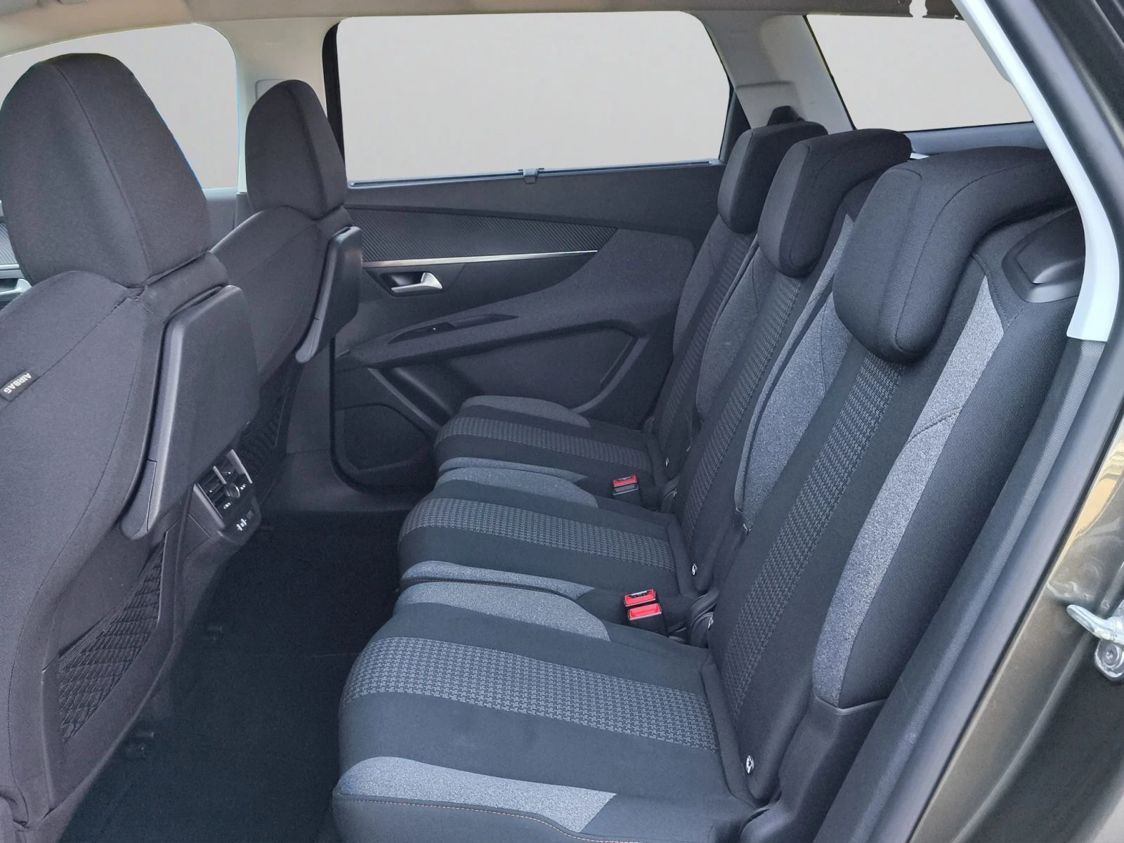 Peugeot 5008 NEW ACTIVE  1.5 BlueHDI 130 EAT8 Е 6.2//2011R20, снимка 12 - Автомобили и джипове - 55642539