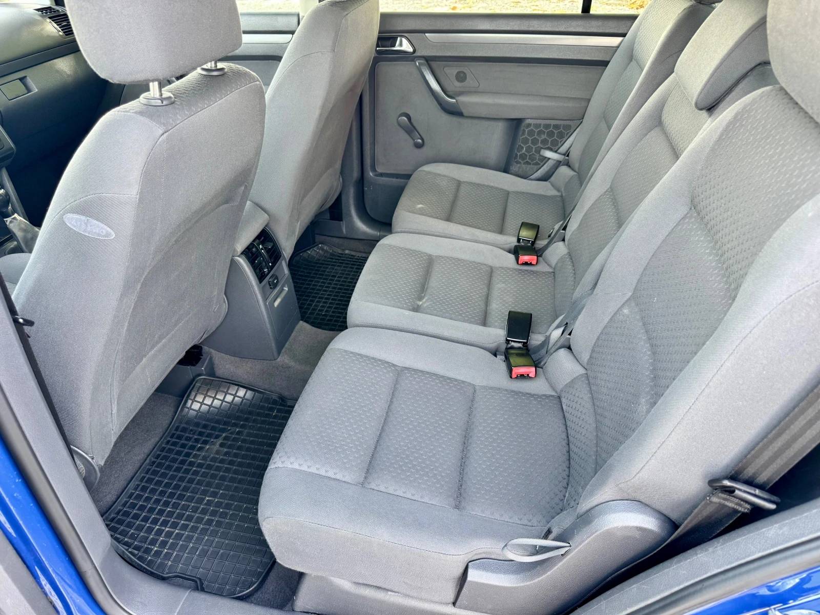 VW Touran 7 МЕСТА, снимка 11 - Автомобили и джипове - 56083371