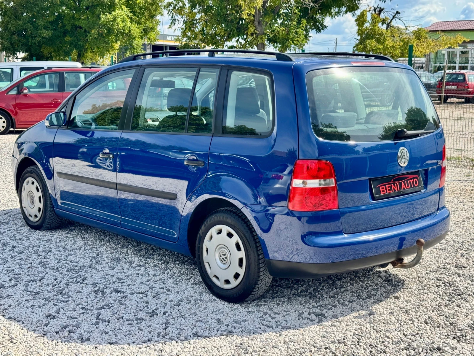 VW Touran 7 МЕСТА, снимка 4 - Автомобили и джипове - 56083371