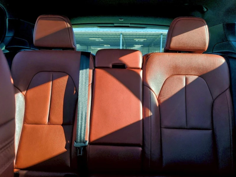 Volvo XC40 DIGITAL* ПОДГРЕВ* KOЖА* PANO, снимка 10 - Автомобили и джипове - 53191017