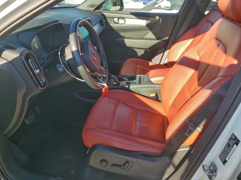 Volvo XC40 DIGITAL* ПОДГРЕВ* KOЖА* PANO, снимка 7 - Автомобили и джипове - 53191017