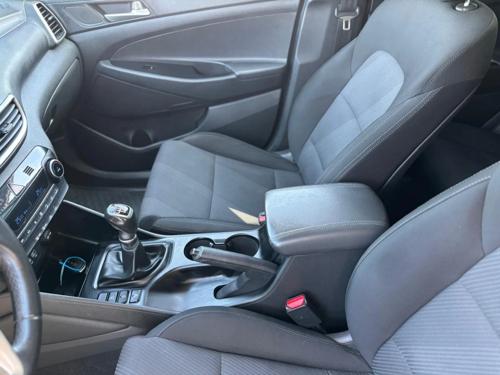 Hyundai Tucson 1.6CRDI, LED, Kamera, Car-Play, Evro6, Top, снимка 13 - Автомобили и джипове - 53825960