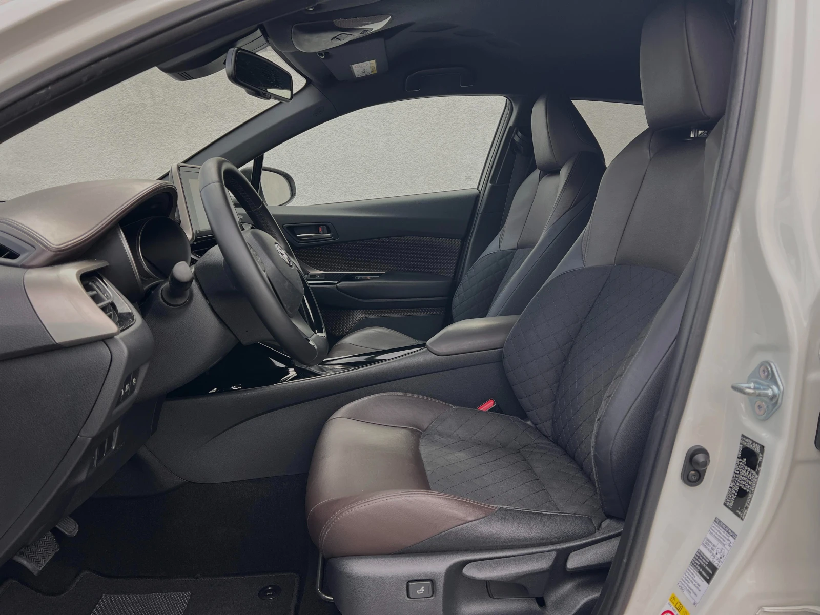 Toyota C-HR Hybrid 130000km ПРОЧЕТИ ОПИСАНИЕТО, снимка 12 - Автомобили и джипове - 54674225