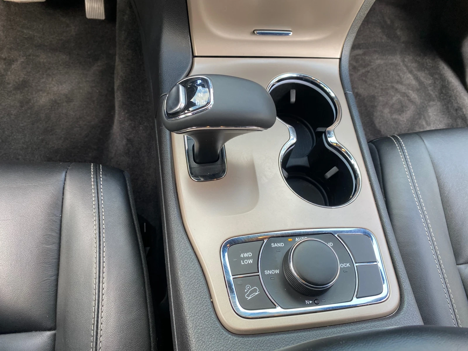 Jeep Grand cherokee 3.6 бензин, снимка 11 - Автомобили и джипове - 55611856