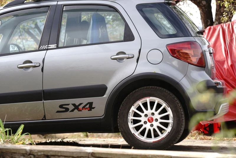 Suzuki SX4 4х4, снимка 3 - Автомобили и джипове - 47298570