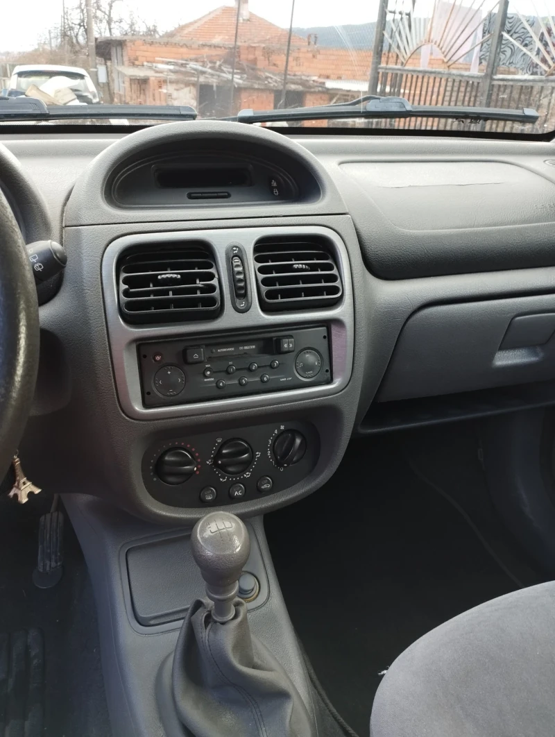 Renault Clio, снимка 4 - Автомобили и джипове - 48157942