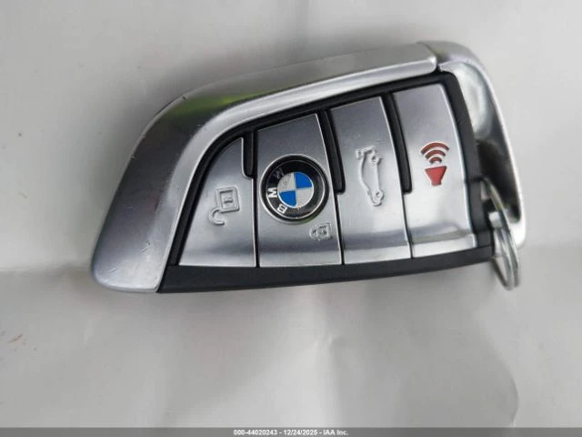 BMW 540 360* Подгреви* Амбиент* Harman Kardon* Дистроник* , снимка 14 - Автомобили и джипове - 53154780