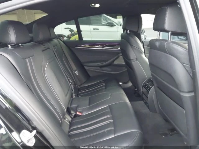 BMW 540 360* Подгреви* Амбиент* Harman Kardon* Дистроник* , снимка 12 - Автомобили и джипове - 53154780