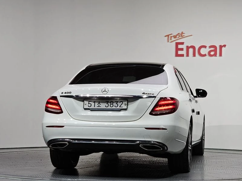 Mercedes-Benz E 400 E400 4MATIC Exclusive| 241к.с.| ВКЛ.ТЕХНОТЕСТ, снимка 4 - Автомобили и джипове - 55123572