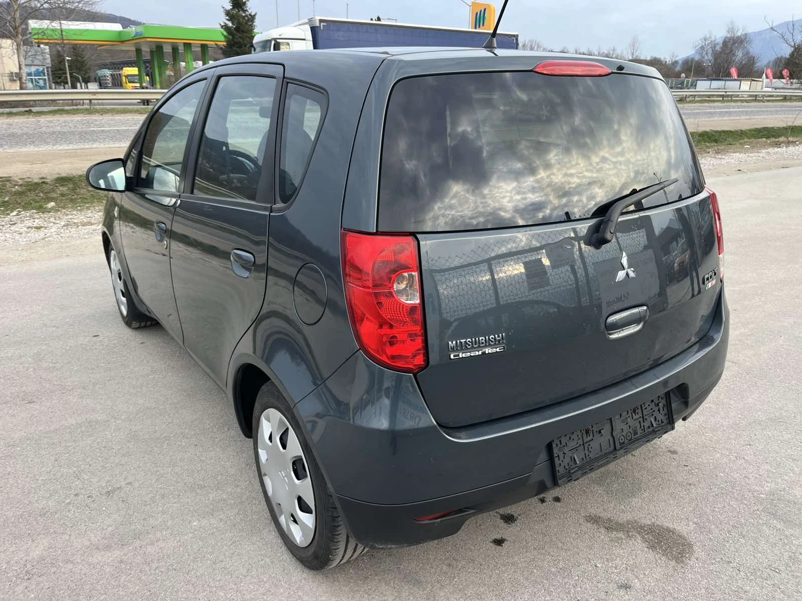 Mitsubishi Colt 1.2i 75кс EURO 4 КЛИМАТИК , снимка 5 - Автомобили и джипове - 53918229