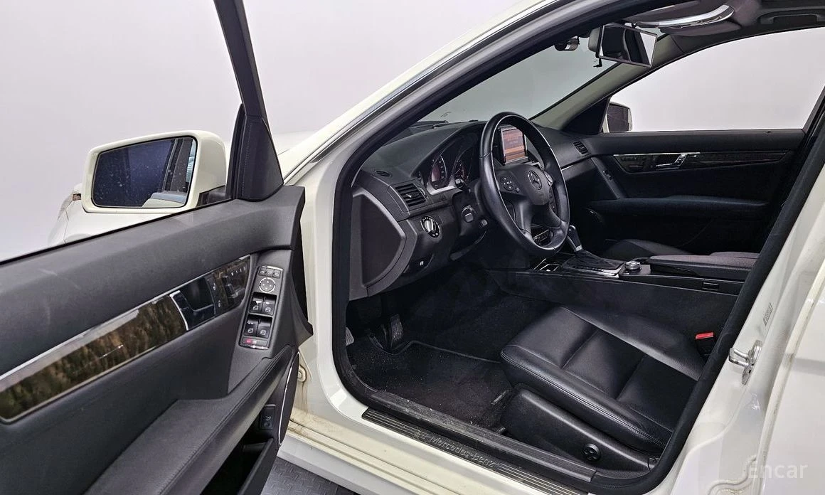 Mercedes-Benz C 250, снимка 11 - Автомобили и джипове - 53952850