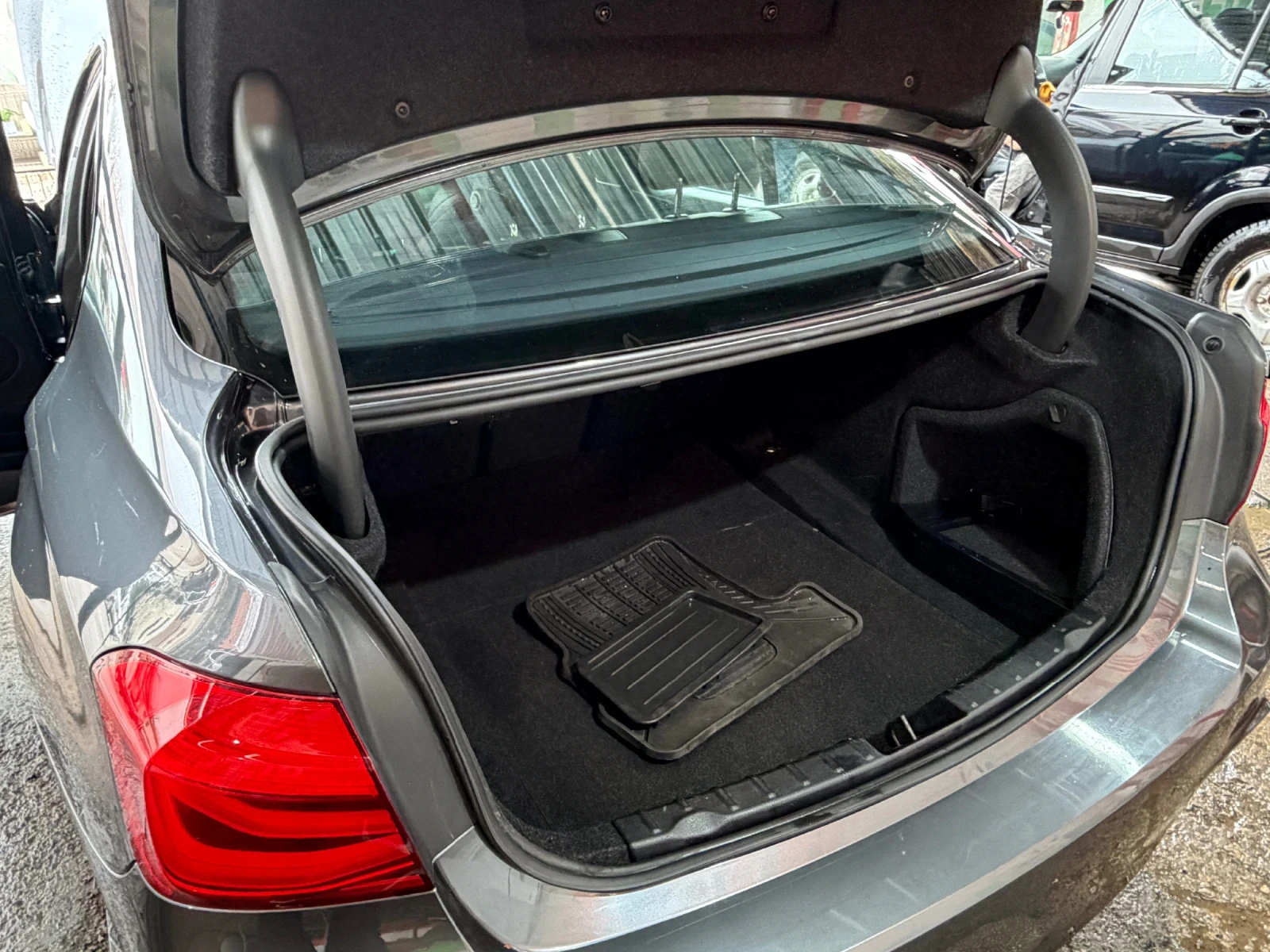 BMW 330, снимка 9 - Автомобили и джипове - 53971630