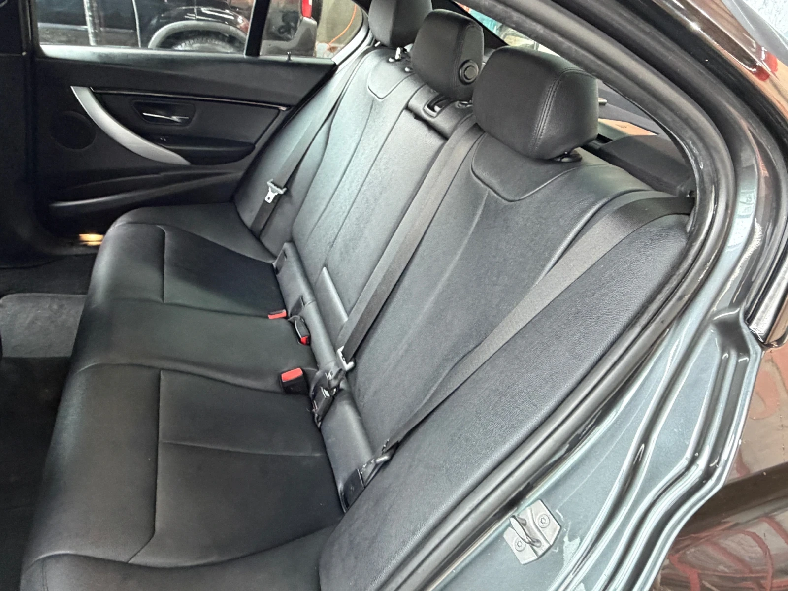 BMW 330, снимка 11 - Автомобили и джипове - 53971630