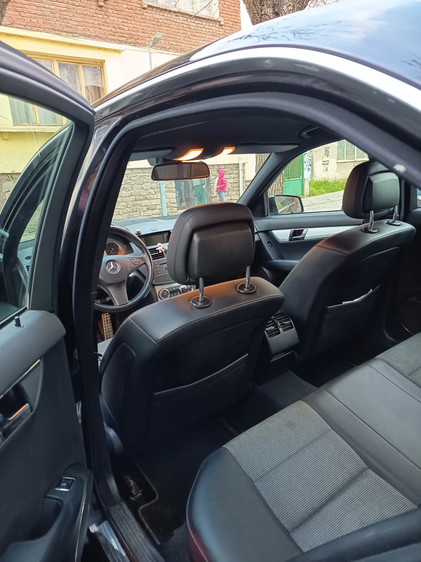 Mercedes-Benz C 200, снимка 10 - Автомобили и джипове - 53994499